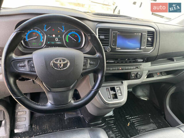 Серый Тойота Proace, объемом двигателя 0 л и пробегом 111 тыс. км за 21200 $, фото 4 на Automoto.ua