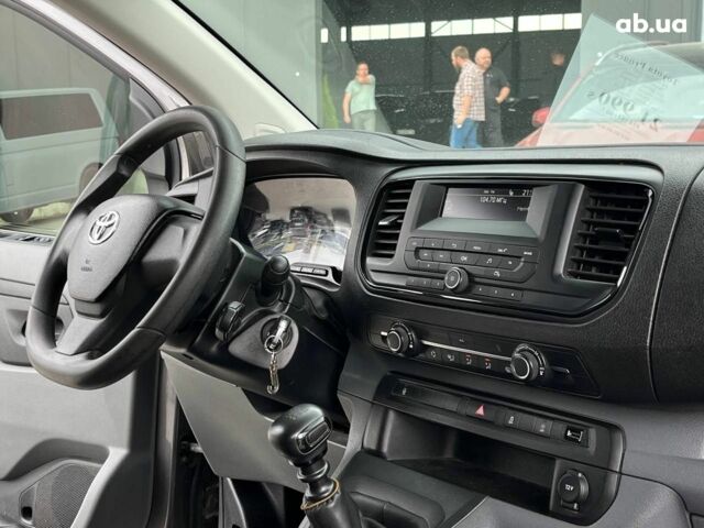 Серый Тойота Proace, объемом двигателя 2 л и пробегом 92 тыс. км за 21990 $, фото 23 на Automoto.ua