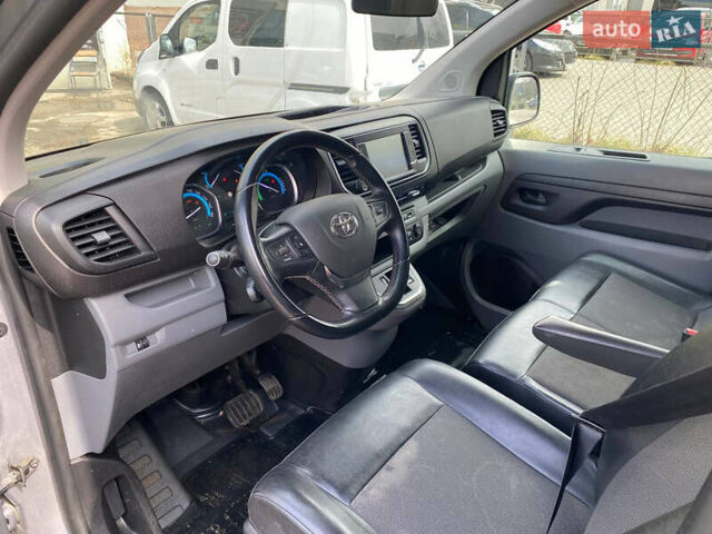 Серый Тойота Proace, объемом двигателя 0 л и пробегом 111 тыс. км за 21200 $, фото 3 на Automoto.ua