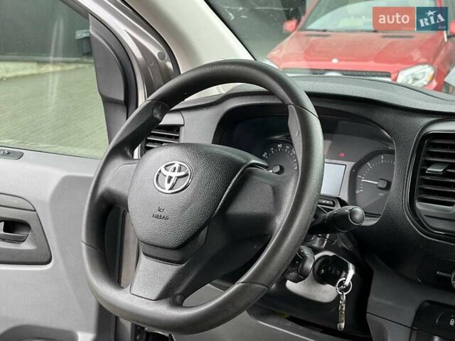 Серый Тойота Proace, объемом двигателя 2 л и пробегом 92 тыс. км за 20940 $, фото 17 на Automoto.ua
