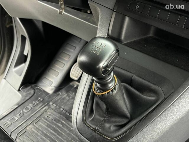 Серый Тойота Proace, объемом двигателя 2 л и пробегом 92 тыс. км за 21990 $, фото 13 на Automoto.ua