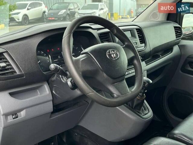 Серый Тойота Proace, объемом двигателя 2 л и пробегом 92 тыс. км за 20940 $, фото 13 на Automoto.ua