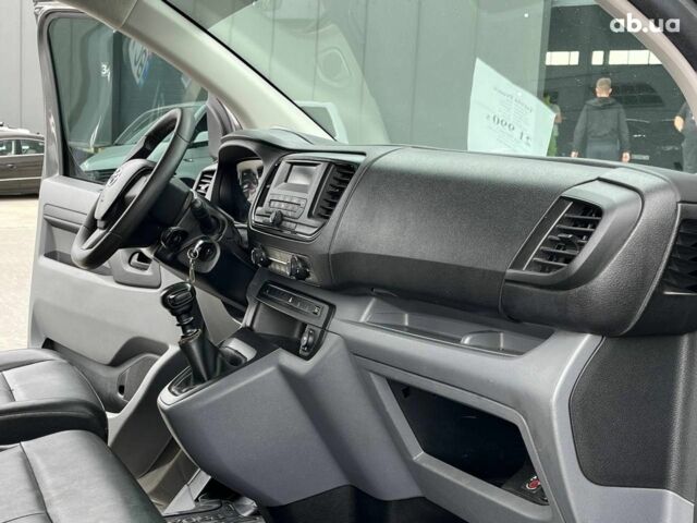 Серый Тойота Proace, объемом двигателя 2 л и пробегом 92 тыс. км за 21990 $, фото 21 на Automoto.ua