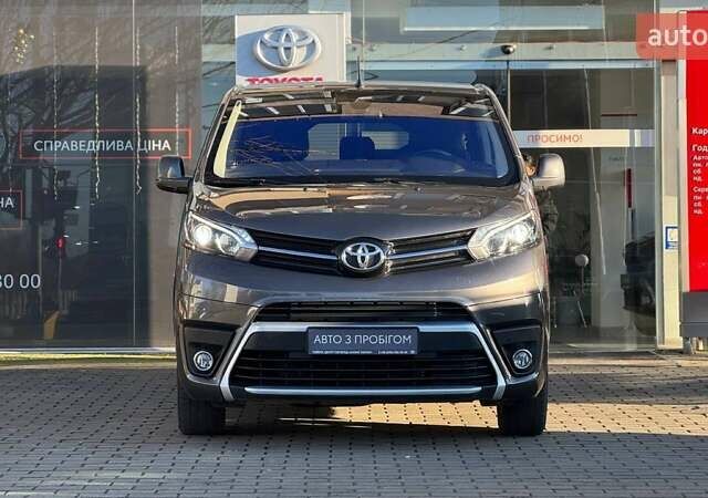 Сірий Тойота Proace, об'ємом двигуна 2 л та пробігом 235 тис. км за 31343 $, фото 4 на Automoto.ua