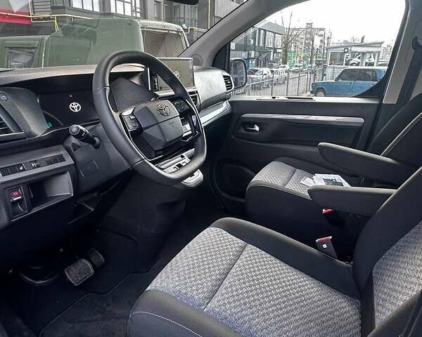 Серый Тойота Proace, объемом двигателя 2 л и пробегом 17 тыс. км за 54683 $, фото 2 на Automoto.ua