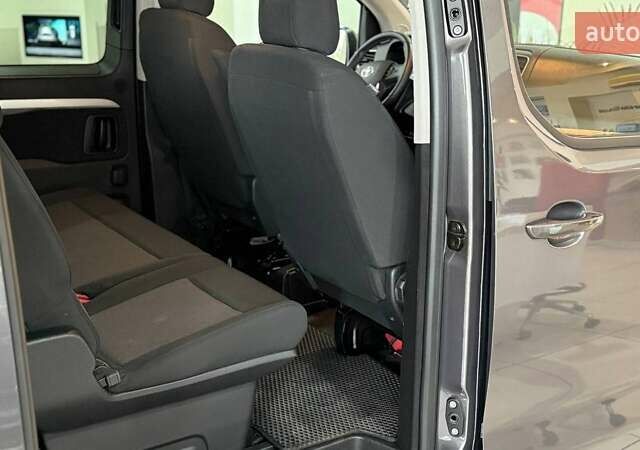Серый Тойота Proace, объемом двигателя 2 л и пробегом 54 тыс. км за 37749 $, фото 7 на Automoto.ua