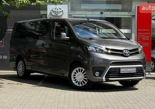 Серый Тойота Proace, объемом двигателя 2 л и пробегом 54 тыс. км за 37749 $, фото 1 на Automoto.ua