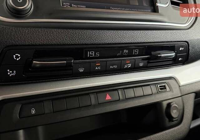 Серый Тойота Proace, объемом двигателя 2 л и пробегом 54 тыс. км за 37749 $, фото 17 на Automoto.ua