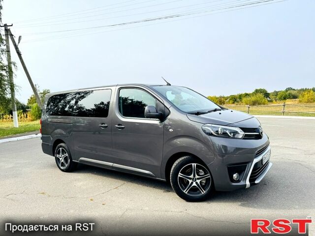 Серый Тойота Proace, объемом двигателя 2 л и пробегом 47 тыс. км за 39500 $, фото 2 на Automoto.ua