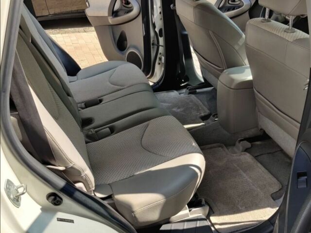 Белый Тойота РАВ 4, объемом двигателя 0 л и пробегом 190 тыс. км за 7000 $, фото 4 на Automoto.ua