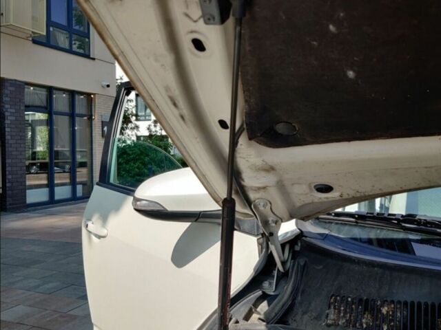 Белый Тойота РАВ 4, объемом двигателя 0 л и пробегом 190 тыс. км за 7000 $, фото 7 на Automoto.ua