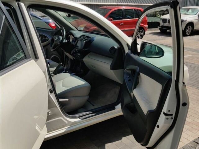 Белый Тойота РАВ 4, объемом двигателя 0 л и пробегом 190 тыс. км за 7000 $, фото 5 на Automoto.ua