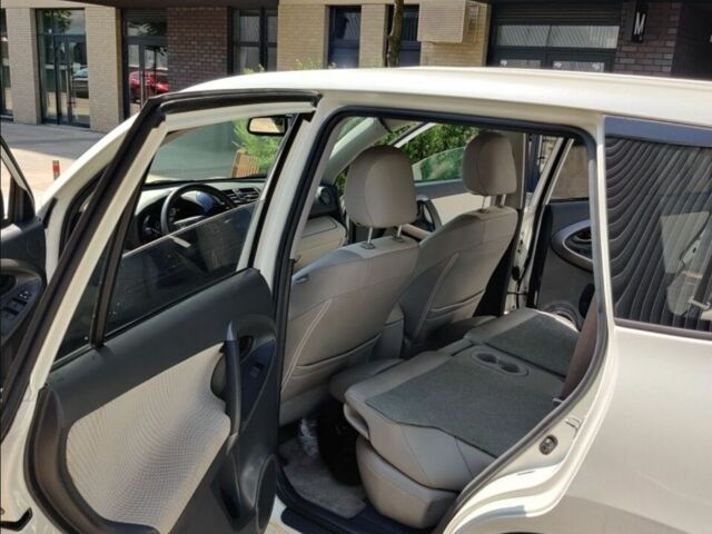 Белый Тойота РАВ 4, объемом двигателя 0 л и пробегом 190 тыс. км за 7000 $, фото 2 на Automoto.ua