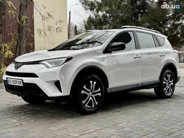 Белый Тойота РАВ 4, объемом двигателя 2.5 л и пробегом 150 тыс. км за 15300 $, фото 1 на Automoto.ua