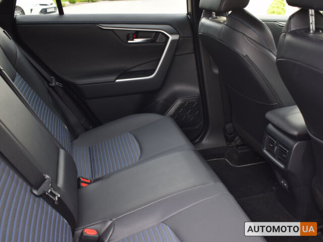 Белый Тойота РАВ 4, объемом двигателя 2.5 л и пробегом 40 тыс. км за 43600 $, фото 4 на Automoto.ua