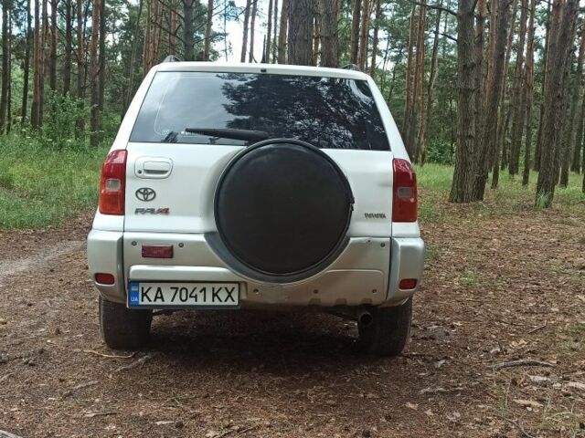 Белый Тойота РАВ 4, объемом двигателя 2 л и пробегом 331 тыс. км за 5700 $, фото 3 на Automoto.ua