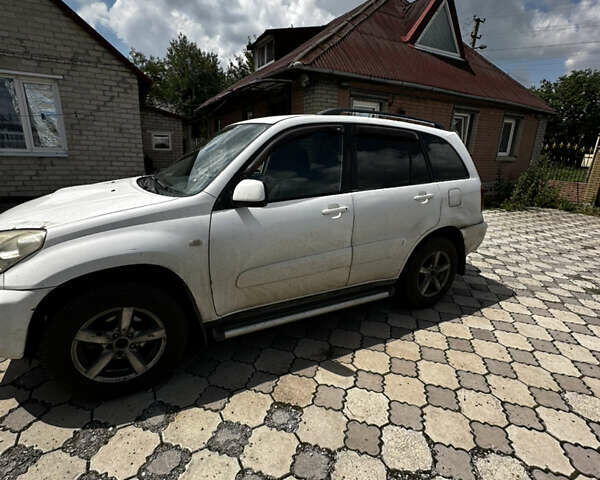 Білий Тойота РАВ 4, об'ємом двигуна 2 л та пробігом 290 тис. км за 3500 $, фото 1 на Automoto.ua
