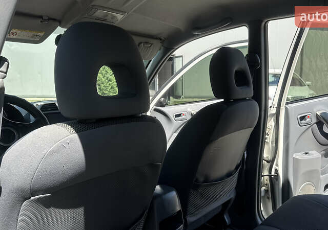 Білий Тойота РАВ 4, об'ємом двигуна 2 л та пробігом 170 тис. км за 6950 $, фото 37 на Automoto.ua