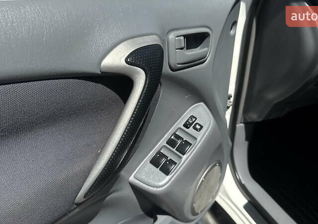 Білий Тойота РАВ 4, об'ємом двигуна 2 л та пробігом 170 тис. км за 6950 $, фото 62 на Automoto.ua