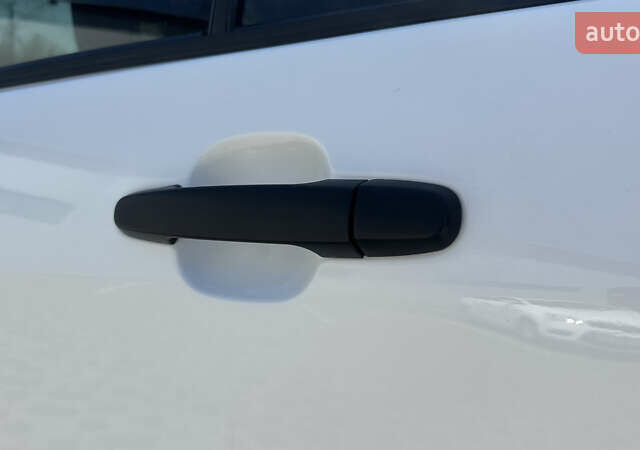 Білий Тойота РАВ 4, об'ємом двигуна 2 л та пробігом 170 тис. км за 6950 $, фото 16 на Automoto.ua