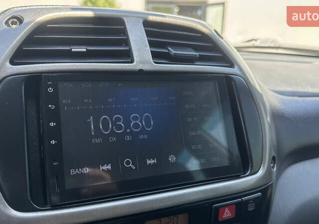 Білий Тойота РАВ 4, об'ємом двигуна 2 л та пробігом 170 тис. км за 6950 $, фото 51 на Automoto.ua