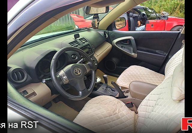 Белый Тойота РАВ 4, объемом двигателя 2.4 л и пробегом 244 тыс. км за 8800 $, фото 3 на Automoto.ua