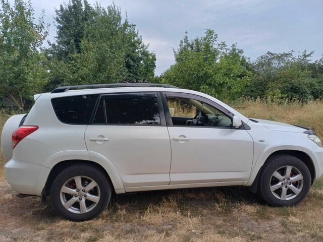 Белый Тойота РАВ 4, объемом двигателя 2.4 л и пробегом 244 тыс. км за 8900 $, фото 1 на Automoto.ua