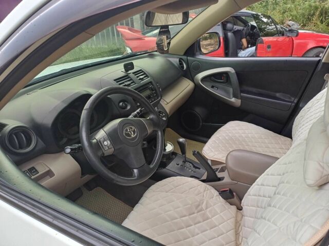 Белый Тойота РАВ 4, объемом двигателя 2.4 л и пробегом 244 тыс. км за 8900 $, фото 3 на Automoto.ua