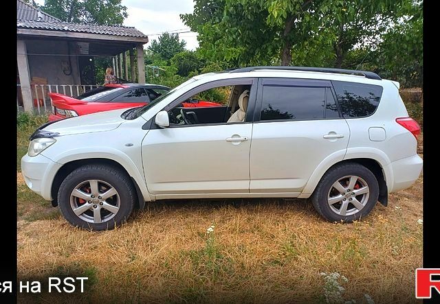 Белый Тойота РАВ 4, объемом двигателя 2.4 л и пробегом 244 тыс. км за 8800 $, фото 3 на Automoto.ua