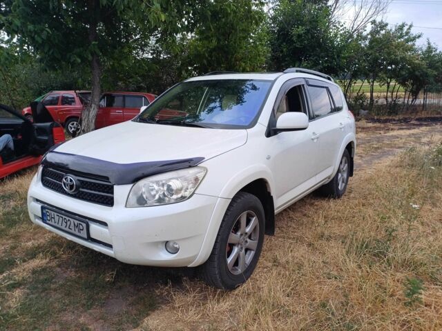 Белый Тойота РАВ 4, объемом двигателя 2.4 л и пробегом 244 тыс. км за 8900 $, фото 2 на Automoto.ua