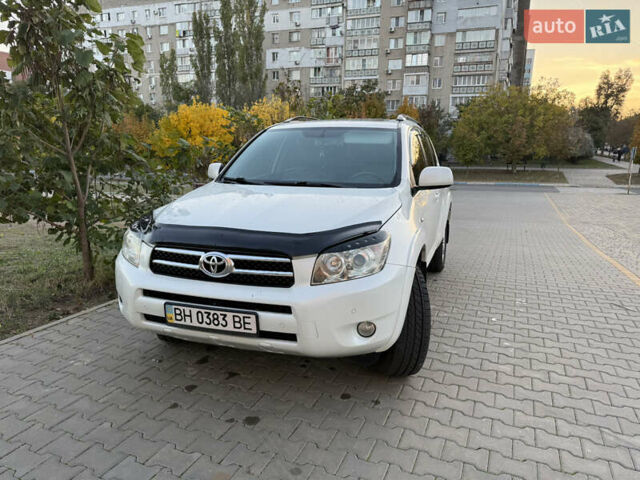 Белый Тойота РАВ 4, объемом двигателя 2.4 л и пробегом 190 тыс. км за 10800 $, фото 1 на Automoto.ua