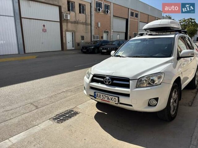Белый Тойота РАВ 4, объемом двигателя 2 л и пробегом 168 тыс. км за 9432 $, фото 3 на Automoto.ua
