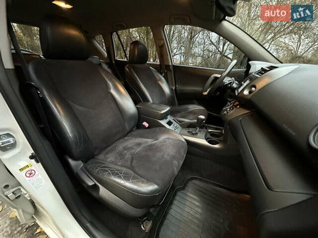 Белый Тойота РАВ 4, объемом двигателя 2 л и пробегом 186 тыс. км за 12999 $, фото 27 на Automoto.ua