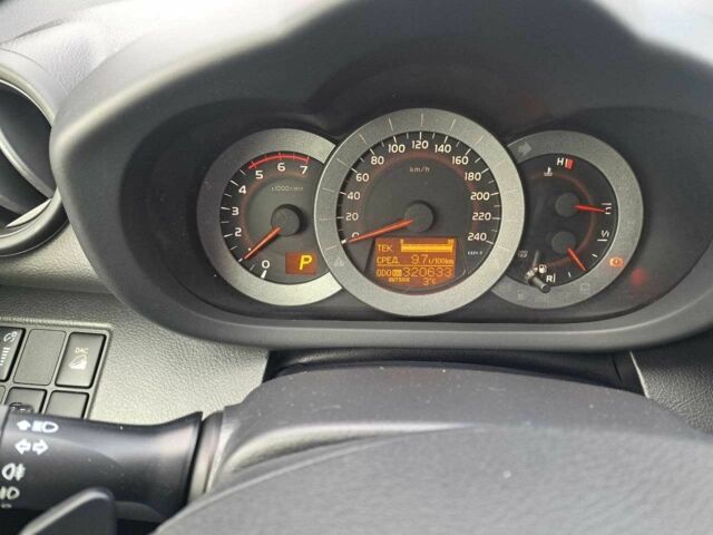 Белый Тойота РАВ 4, объемом двигателя 2.2 л и пробегом 300 тыс. км за 11000 $, фото 8 на Automoto.ua