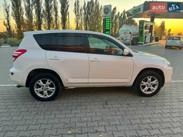 Білий Тойота РАВ 4, об'ємом двигуна 2.23 л та пробігом 281 тис. км за 7999 $, фото 3 на Automoto.ua