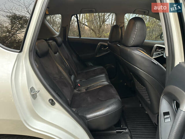 Белый Тойота РАВ 4, объемом двигателя 2 л и пробегом 186 тыс. км за 12999 $, фото 25 на Automoto.ua