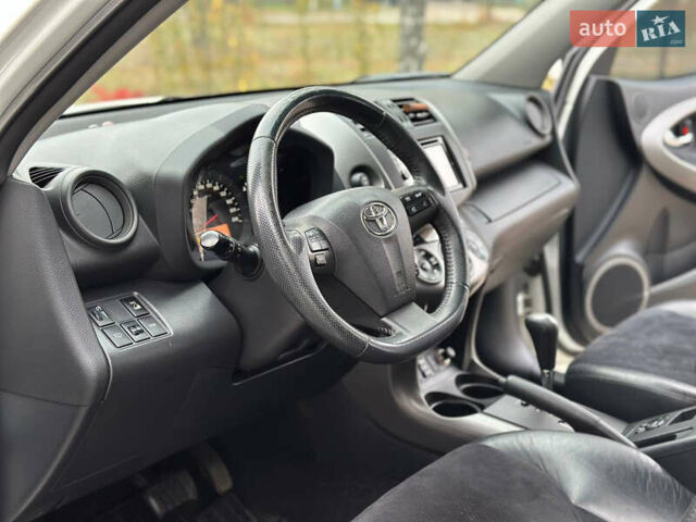 Белый Тойота РАВ 4, объемом двигателя 2 л и пробегом 186 тыс. км за 12999 $, фото 11 на Automoto.ua