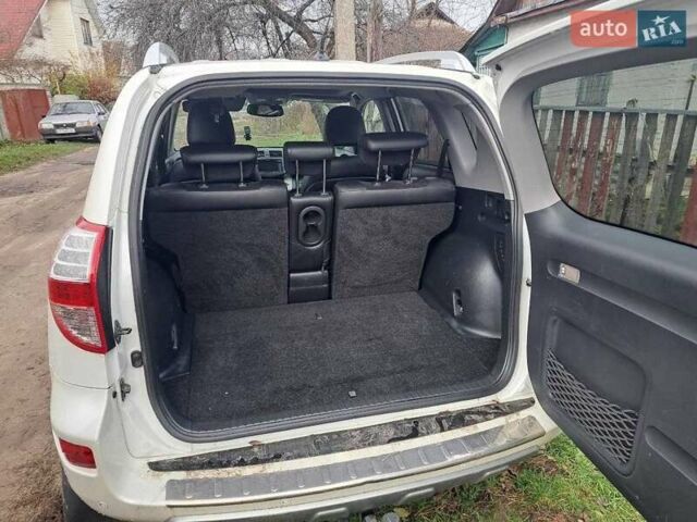 Белый Тойота РАВ 4, объемом двигателя 2.2 л и пробегом 300 тыс. км за 11000 $, фото 11 на Automoto.ua