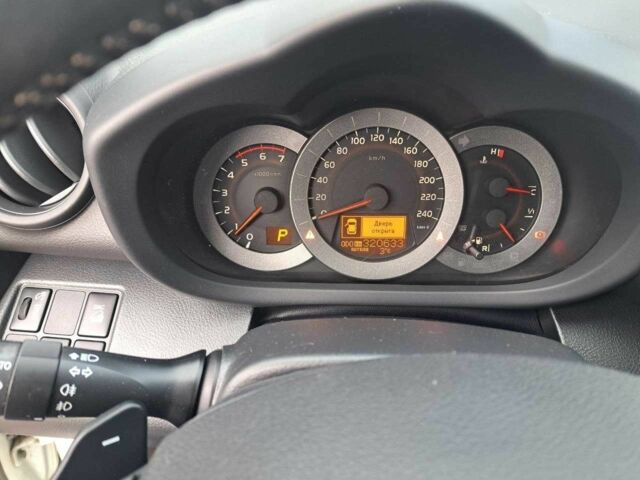 Белый Тойота РАВ 4, объемом двигателя 2.2 л и пробегом 300 тыс. км за 11000 $, фото 9 на Automoto.ua