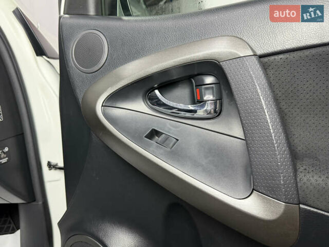 Белый Тойота РАВ 4, объемом двигателя 1.99 л и пробегом 157 тыс. км за 14200 $, фото 43 на Automoto.ua