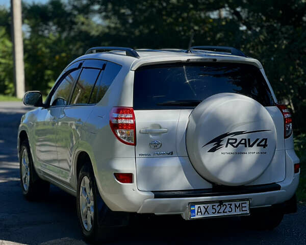 Белый Тойота РАВ 4, объемом двигателя 2 л и пробегом 217 тыс. км за 12500 $, фото 6 на Automoto.ua