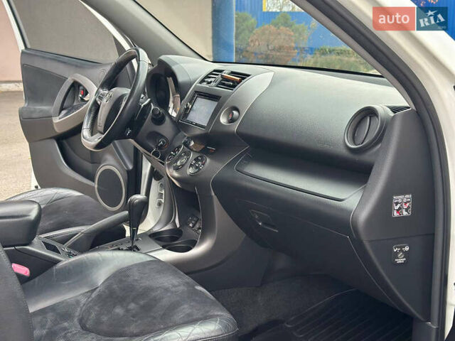 Белый Тойота РАВ 4, объемом двигателя 2 л и пробегом 186 тыс. км за 12999 $, фото 23 на Automoto.ua