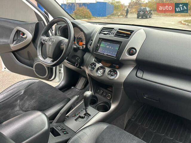 Белый Тойота РАВ 4, объемом двигателя 2 л и пробегом 186 тыс. км за 12999 $, фото 25 на Automoto.ua