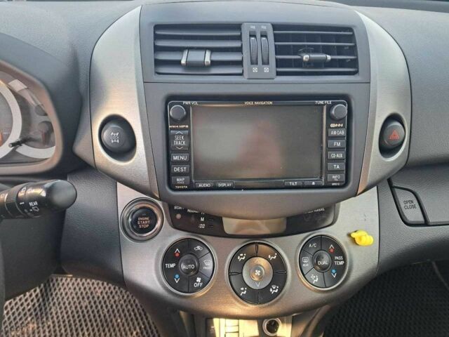 Белый Тойота РАВ 4, объемом двигателя 2.2 л и пробегом 300 тыс. км за 11000 $, фото 5 на Automoto.ua