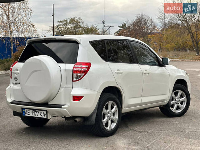 Белый Тойота РАВ 4, объемом двигателя 2 л и пробегом 186 тыс. км за 12999 $, фото 5 на Automoto.ua