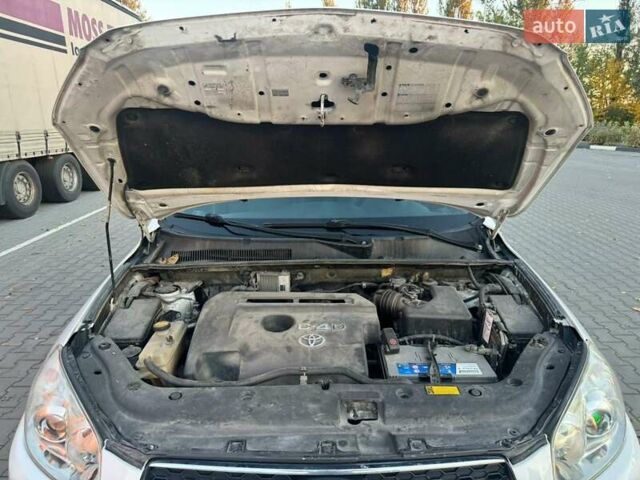 Білий Тойота РАВ 4, об'ємом двигуна 2.23 л та пробігом 281 тис. км за 7999 $, фото 24 на Automoto.ua
