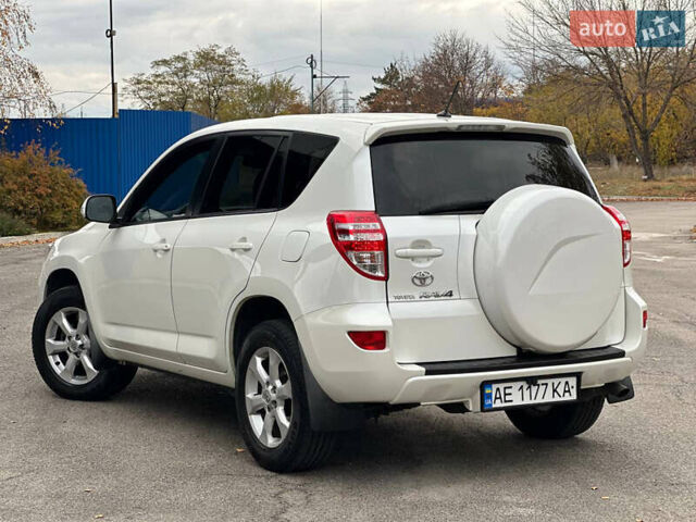 Белый Тойота РАВ 4, объемом двигателя 2 л и пробегом 186 тыс. км за 12999 $, фото 6 на Automoto.ua