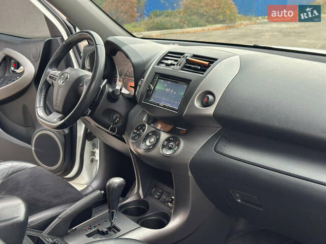 Белый Тойота РАВ 4, объемом двигателя 2 л и пробегом 186 тыс. км за 12999 $, фото 22 на Automoto.ua