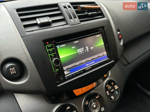 Белый Тойота РАВ 4, объемом двигателя 2 л и пробегом 186 тыс. км за 12999 $, фото 14 на Automoto.ua