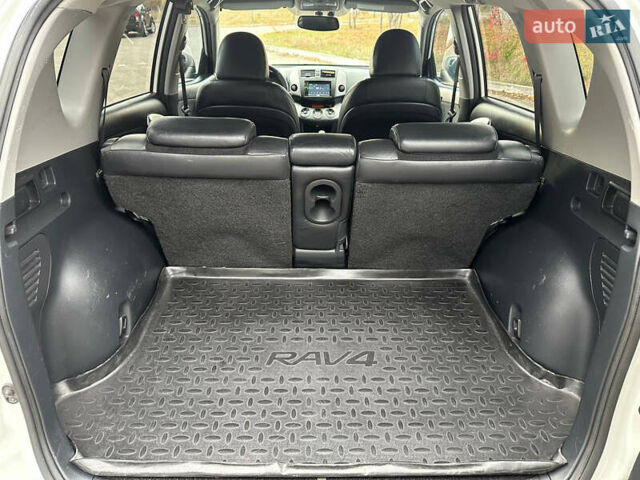Белый Тойота РАВ 4, объемом двигателя 2 л и пробегом 186 тыс. км за 12999 $, фото 50 на Automoto.ua